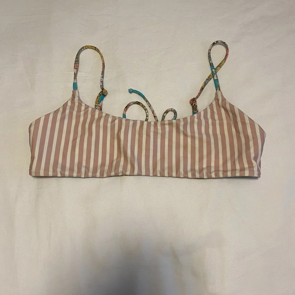 O'neill Juniors' Surfside Wildflower Printed Bikini Top - NWOT